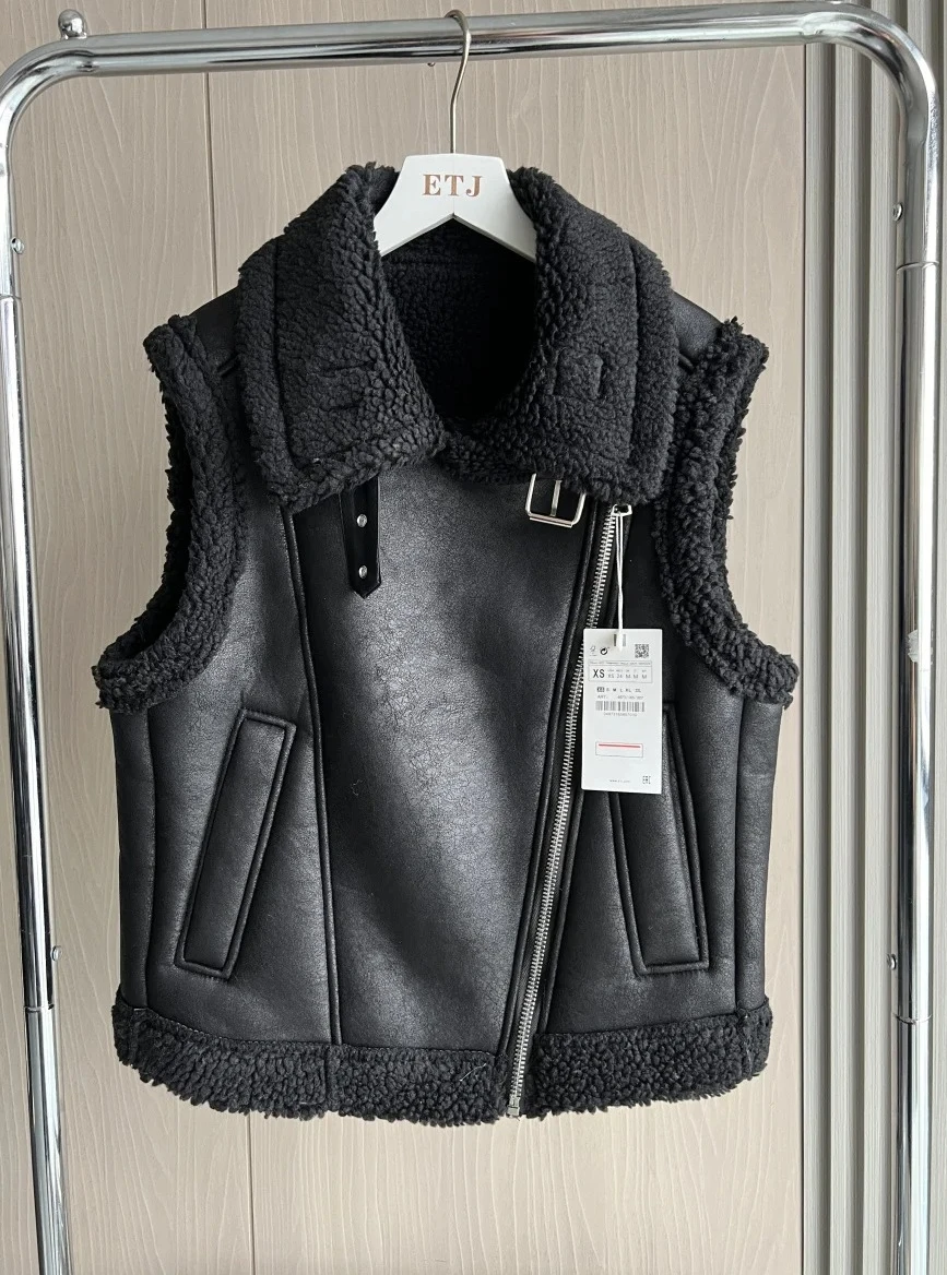 New Women Faux Fur Leather Jacket Teddy Collar Taffeta Lining Warm Stylish Outerwear Casual Winter Coat Chic Biker Jacket
New Women Faux Fur Leather Jacket Teddy Collar Taffeta Lining Warm Stylish Outerwear Casual Winter Coat Chic Biker Jacket