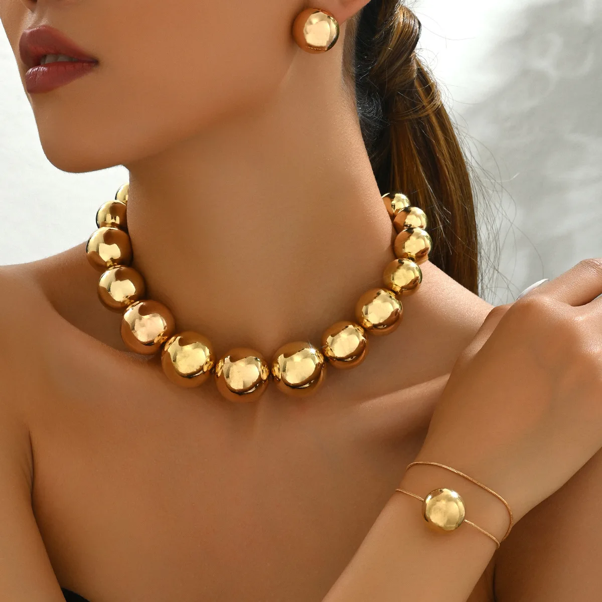 Fashion Commuter Style Geometric Bracelet Necklace Earrings Set Niche Light Luxury Round Ball Design Jewelry Set
Fashion Commuter Style Geometric Bracelet Necklace Earrings Set Niche Light Luxury Round Ball Design Jewelry Set