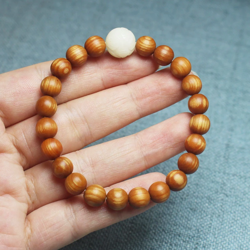 Banyan wood high-oil content 8mm bracelet with white lotus accessories, vintage style DIY prayer beads for men and women
Banyan wood high-oil content 8mm bracelet with white lotus accessories, vintage style DIY prayer beads for men and women