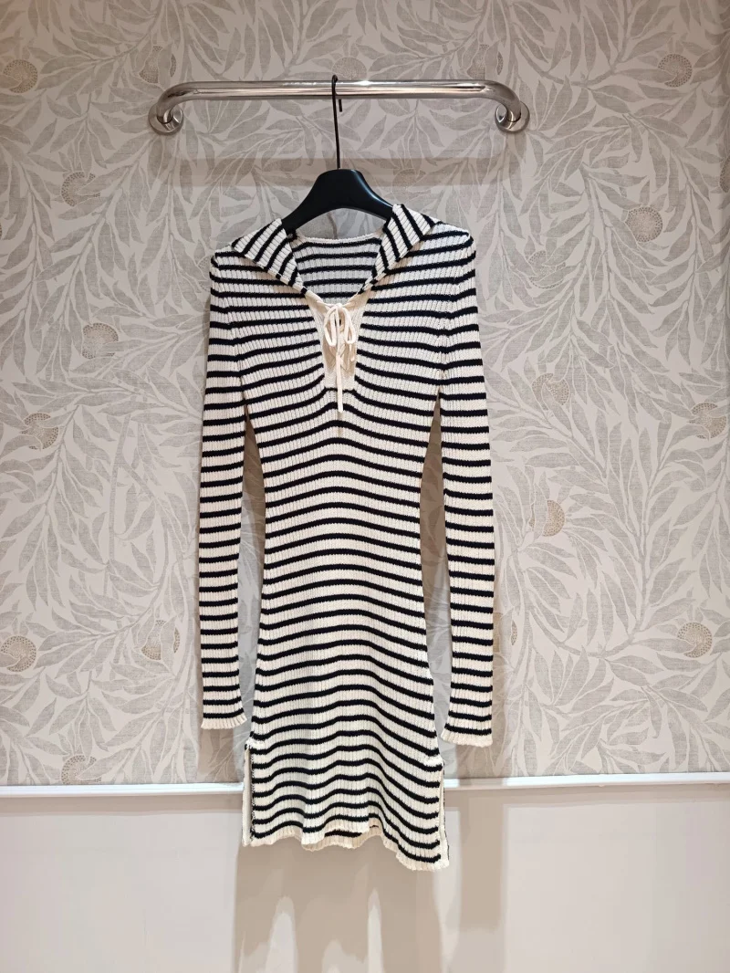 2024 Autumn New Women's Sailor Neck Dress Fashionable and Exquisite with Striped V-neck Tie Women's Clothing Women's Dress
2024 Autumn New Women's Sailor Neck Dress Fashionable and Exquisite with Striped V-neck Tie Women's Clothing Women's Dress