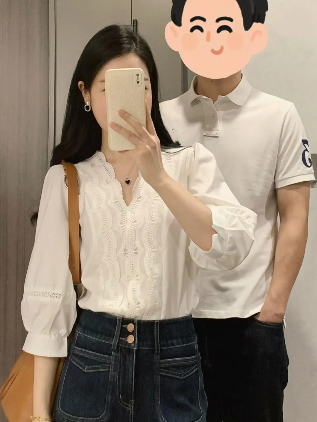 French Style V-Neck Lace Shirt Women's Loose Fashionable Youthful Top Design Sensation Early Spring New Arrival
French Style V-Neck Lace Shirt Women's Loose Fashionable Youthful Top Design Sensation Early Spring New Arrival