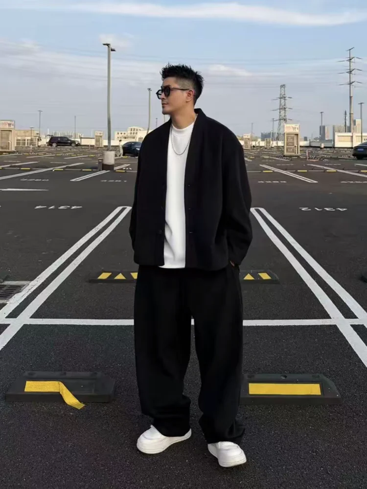 Мужской повседневный модный осенне-зимний комплект свободного кроя: куртка с длинными рукавами и брюки с широкими штанинами, костюм-двойка из смесового хлопка
Мужской повседневный модный осенне-зимний комплект свободного кроя: куртка с длинными рукавами и брюки с широкими штанинами, костюм-двойка из смесового хлопка