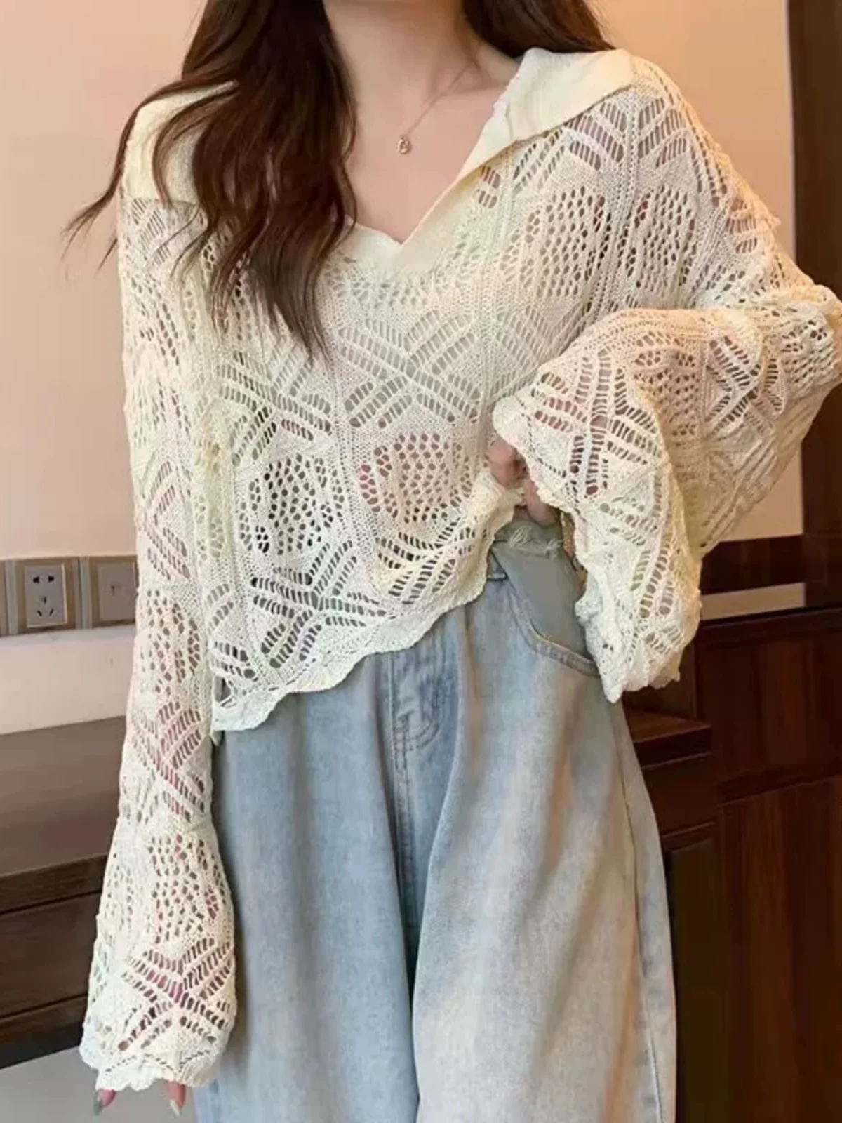 Women's Hollow out Knitted Top V-Ne ort Svel Outerwear Spring Summer Thin New Design Korean Sle Loose Fit Knitwear
Women's Hollow out Knitted Top V-Ne ort Svel Outerwear Spring Summer Thin New Design Korean Sle Loose Fit Knitwear