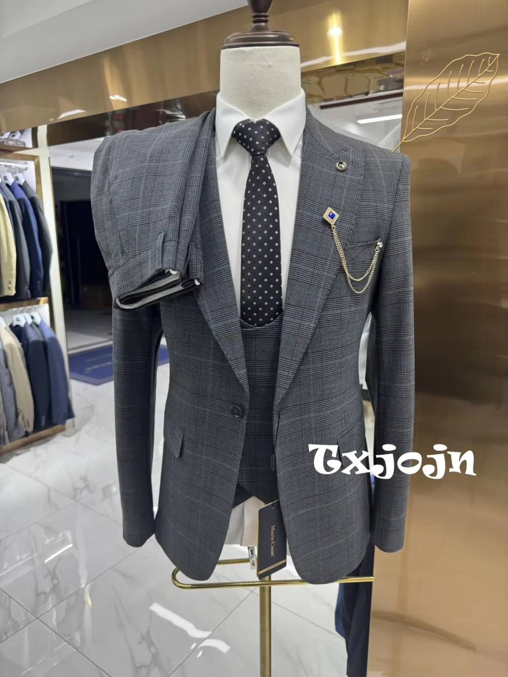 Men's Slim Fit Suits 3 Pieces Jacket Vest Pants For Business Activities Formal Classy Suit Set Wedding Groom Tuxedo Customized
Men's Slim Fit Suits 3 Pieces Jacket Vest Pants For Business Activities Formal Classy Suit Set Wedding Groom Tuxedo Customized