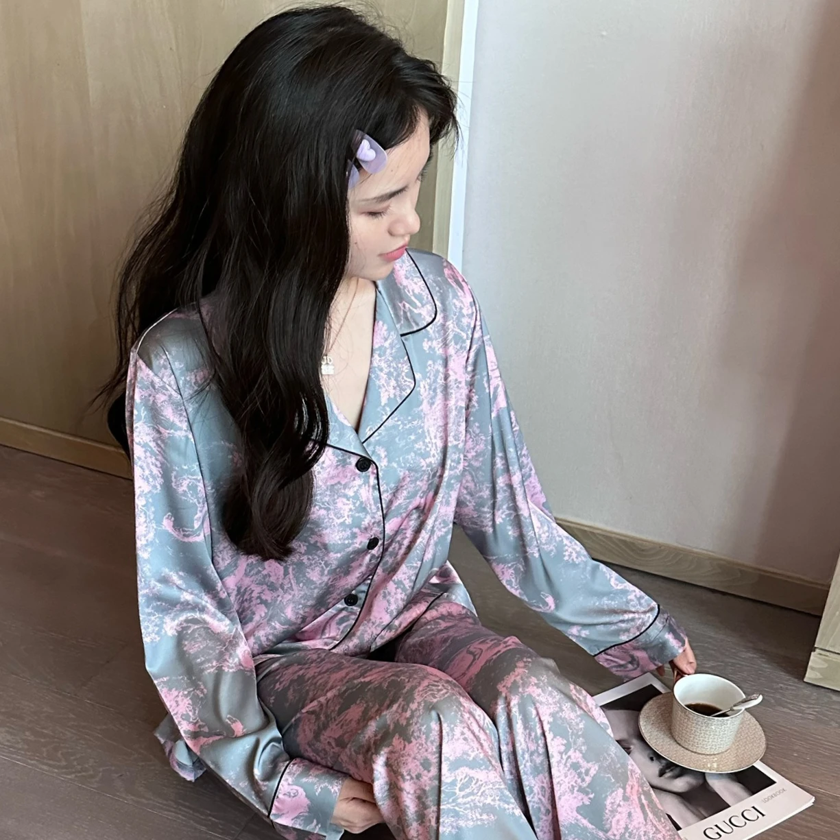 Two Piece Women Print Pajamas Set Lapel Long Sleeve Shirt Elastic Waist Trouser Pijamas Suit Satin Sleepwear Intimate Lingerie
Two Piece Women Print Pajamas Set Lapel Long Sleeve Shirt Elastic Waist Trouser Pijamas Suit Satin Sleepwear Intimate Lingerie