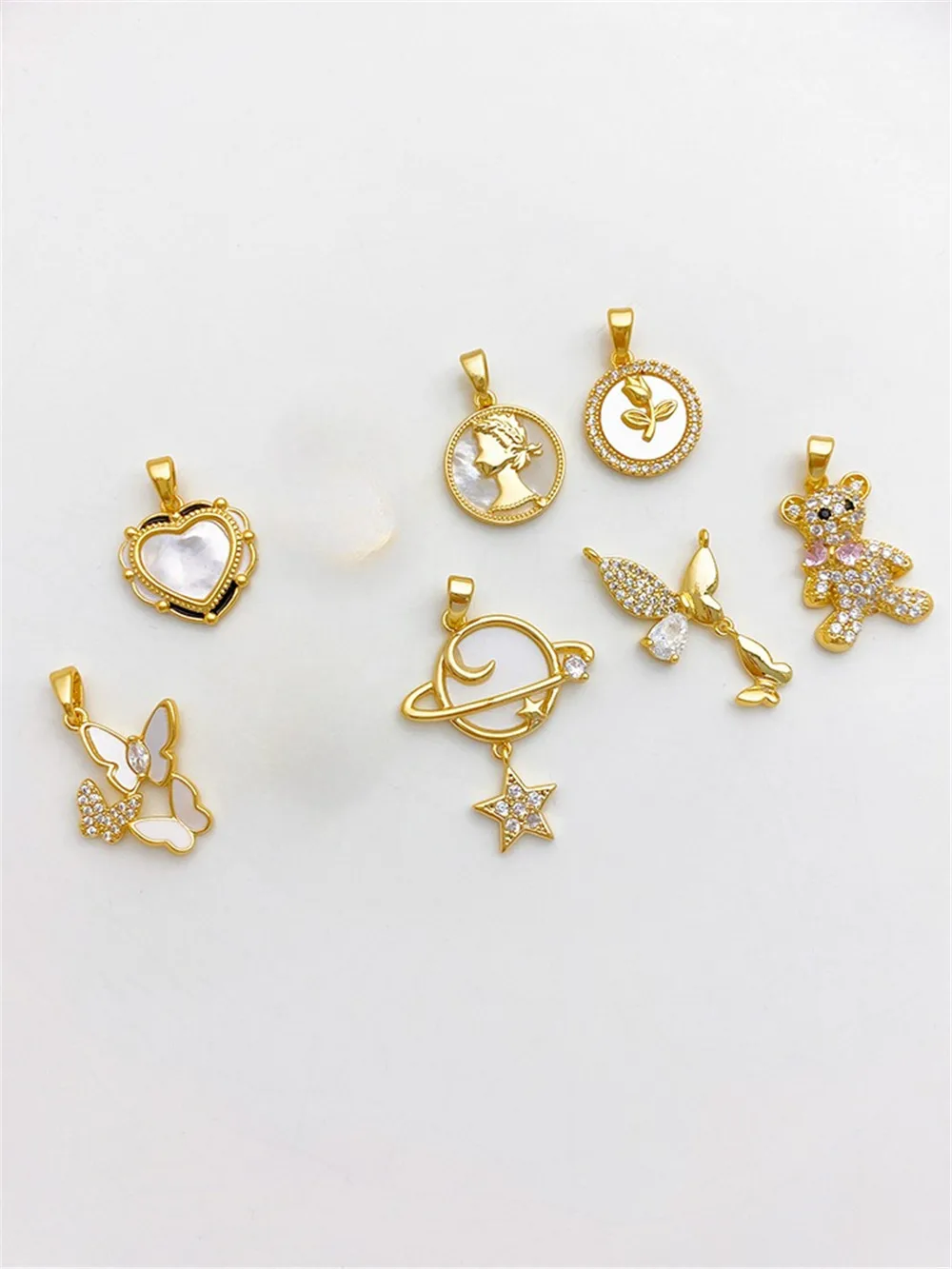 18K Gold Inlaid Zircon Shell Butterfly Teddy Bear Pendant Handcrafted DIY Bracelet Necklace Jewelry Pendant Material L509
18K Gold Inlaid Zircon Shell Butterfly Teddy Bear Pendant Handcrafted DIY Bracelet Necklace Jewelry Pendant Material L509