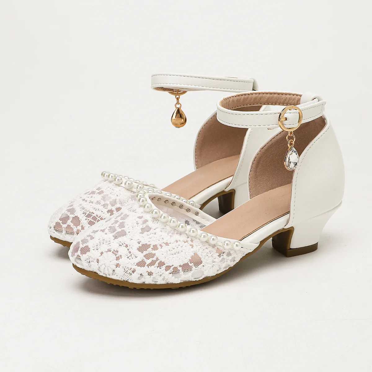 Girls White Breathable Princess Shoes Kids Hollow Embroidery Leather Sandals Mesh Hollow-Out High Heels for Stage Performance
Girls White Breathable Princess Shoes Kids Hollow Embroidery Leather Sandals Mesh Hollow-Out High Heels for Stage Performance