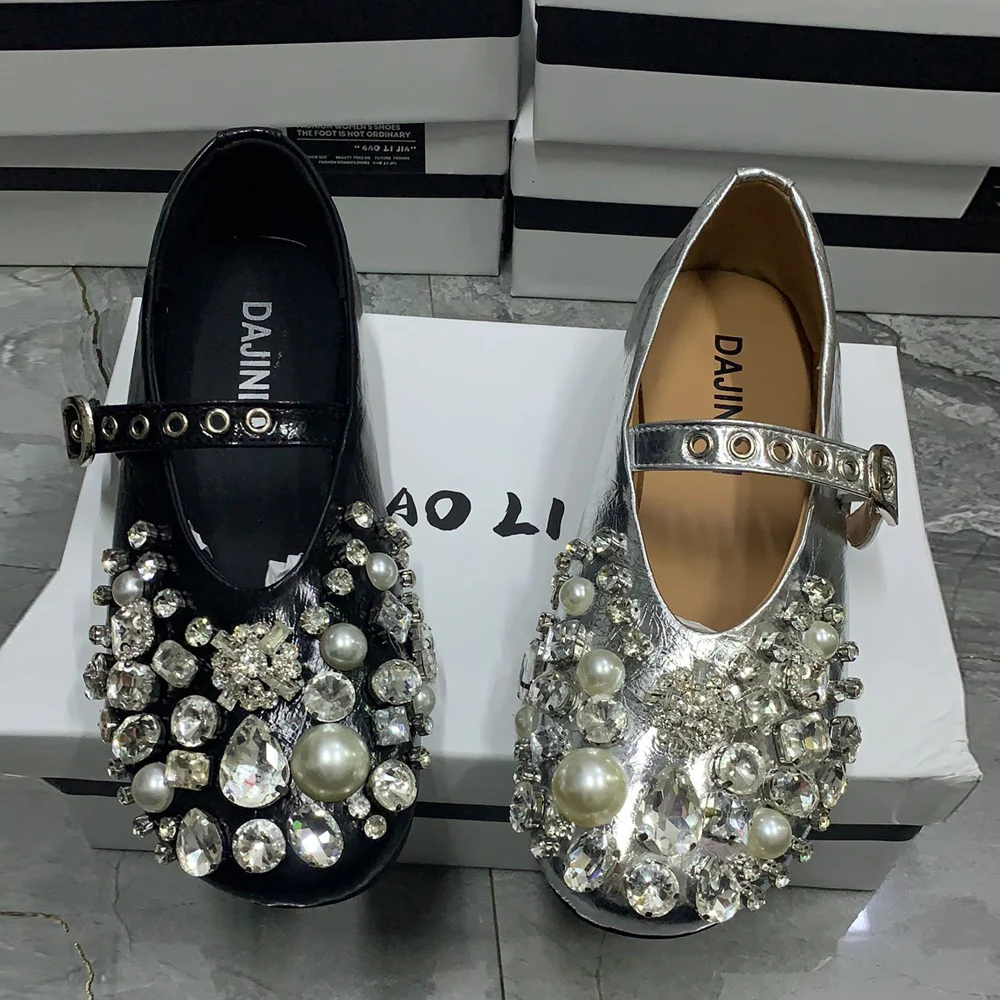 Fashion Women Shoes Plus Size Casual Flat Mullers Antislip Rhinestone Designer Female Shoes Patent Leather Shoes
Fashion Women Shoes Plus Size Casual Flat Mullers Antislip Rhinestone Designer Female Shoes Patent Leather Shoes