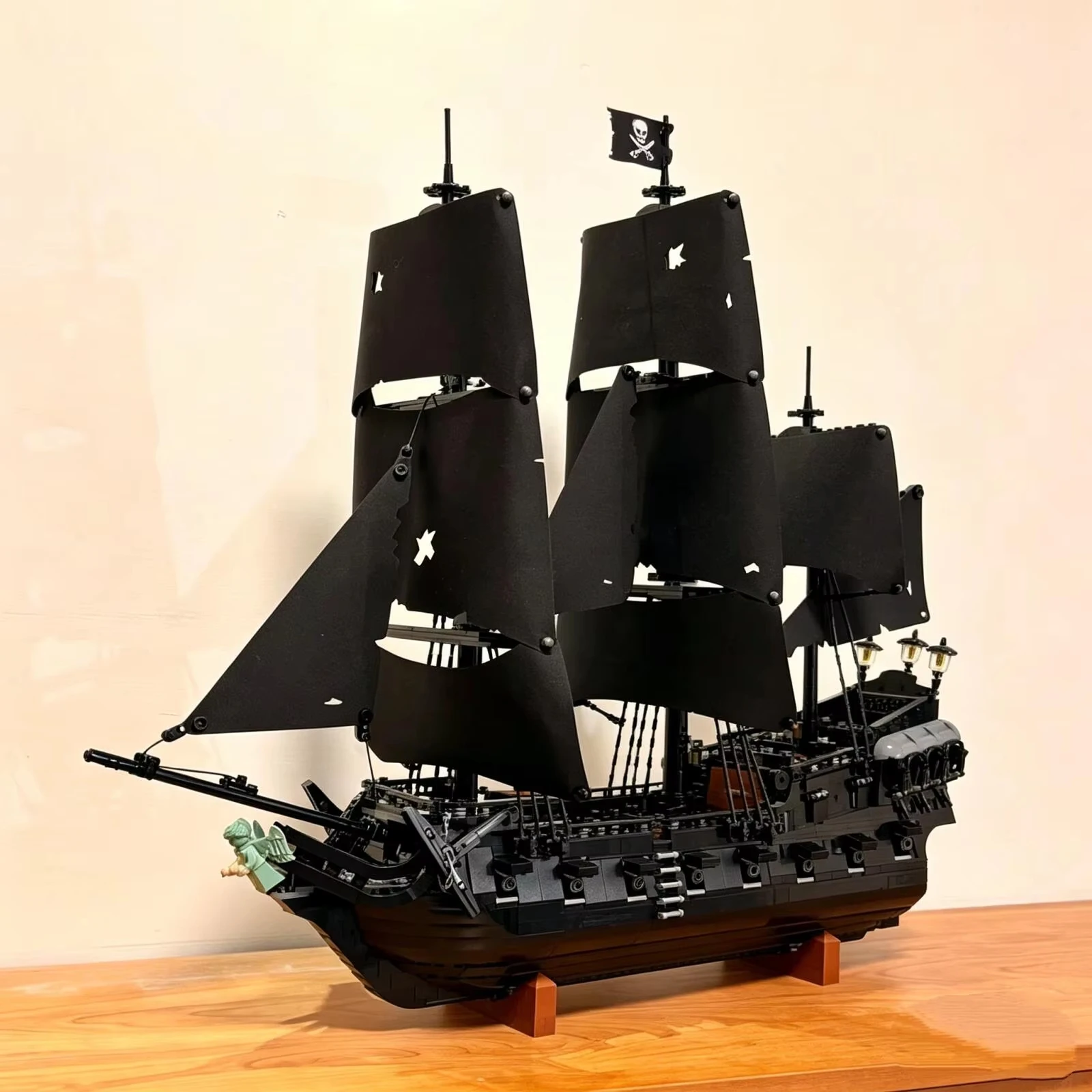 2862pcs Sea Corsair Series Sparrow Captain 10365 Pirate Ship Sailboat Building Block Model Toys Gifts
2862pcs Sea Corsair Series Sparrow Captain 10365 Pirate Ship Sailboat Building Block Model Toys Gifts