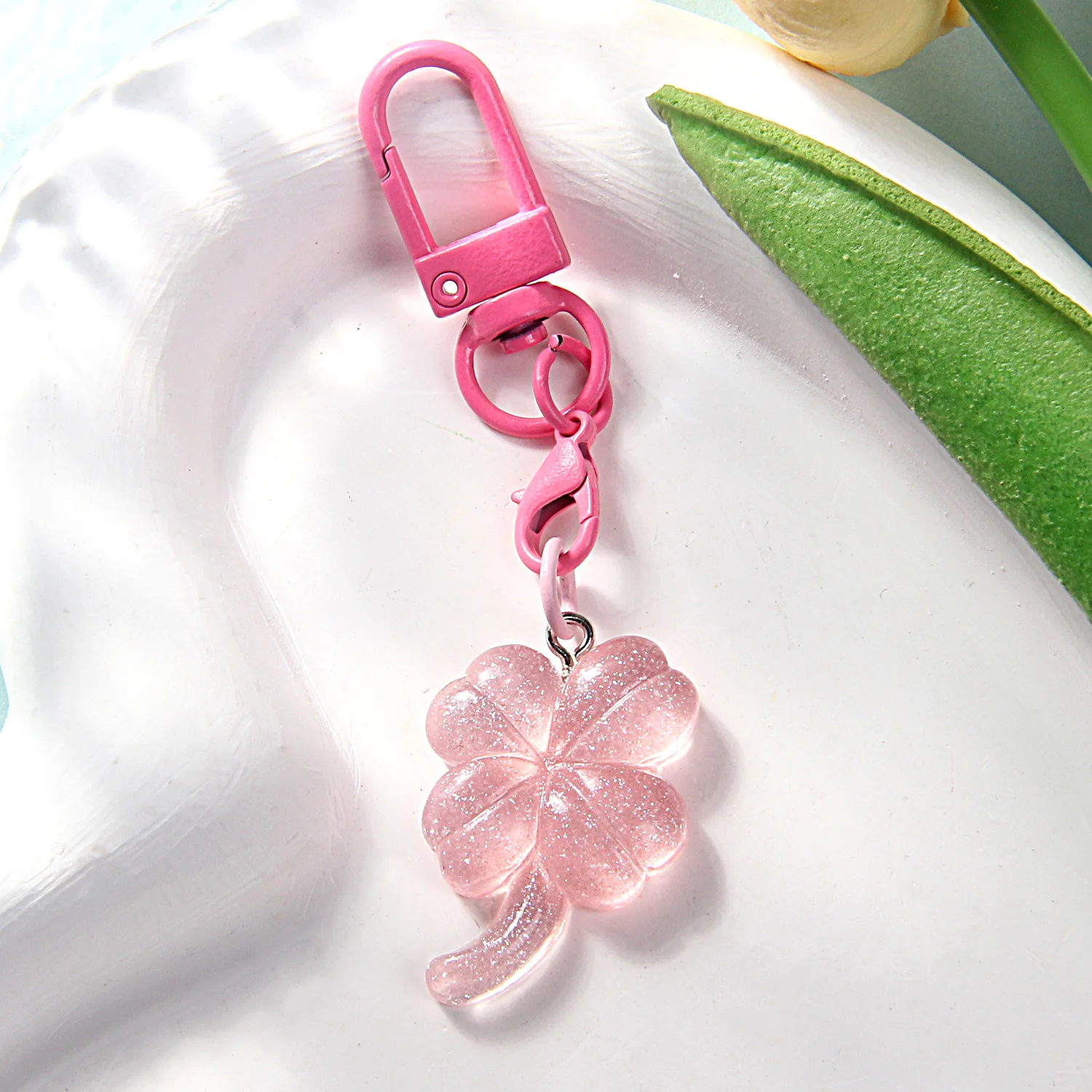 Lucky Four-Leaf Clover Keychain - Transparent Small Pendant Bag Charm, Cute Gift for Good Fortune
Lucky Four-Leaf Clover Keychain - Transparent Small Pendant Bag Charm, Cute Gift for Good Fortune