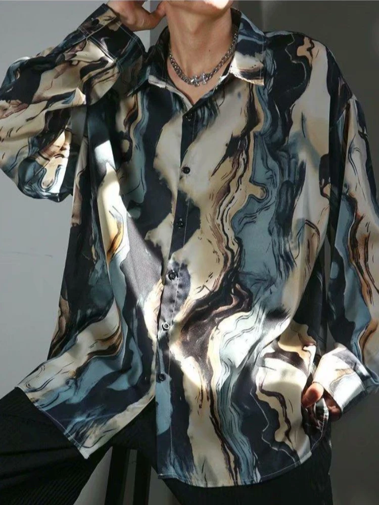 Мужская модная винтажная рубашка в гонконгском стиле из шелкового атласа с цветочным принтом, свободного кроя, с длинным рукавом, в стиле «ребеллент», с эффектом гладкого драпирования и принтом «масляная живопись»
Мужская модная винтажная рубашка в гонконгском стиле из шелкового атласа с цветочным принтом, свободного кроя, с длинным рукавом, в стиле «ребеллент», с эффектом гладкого драпирования и принтом «масляная живопись»