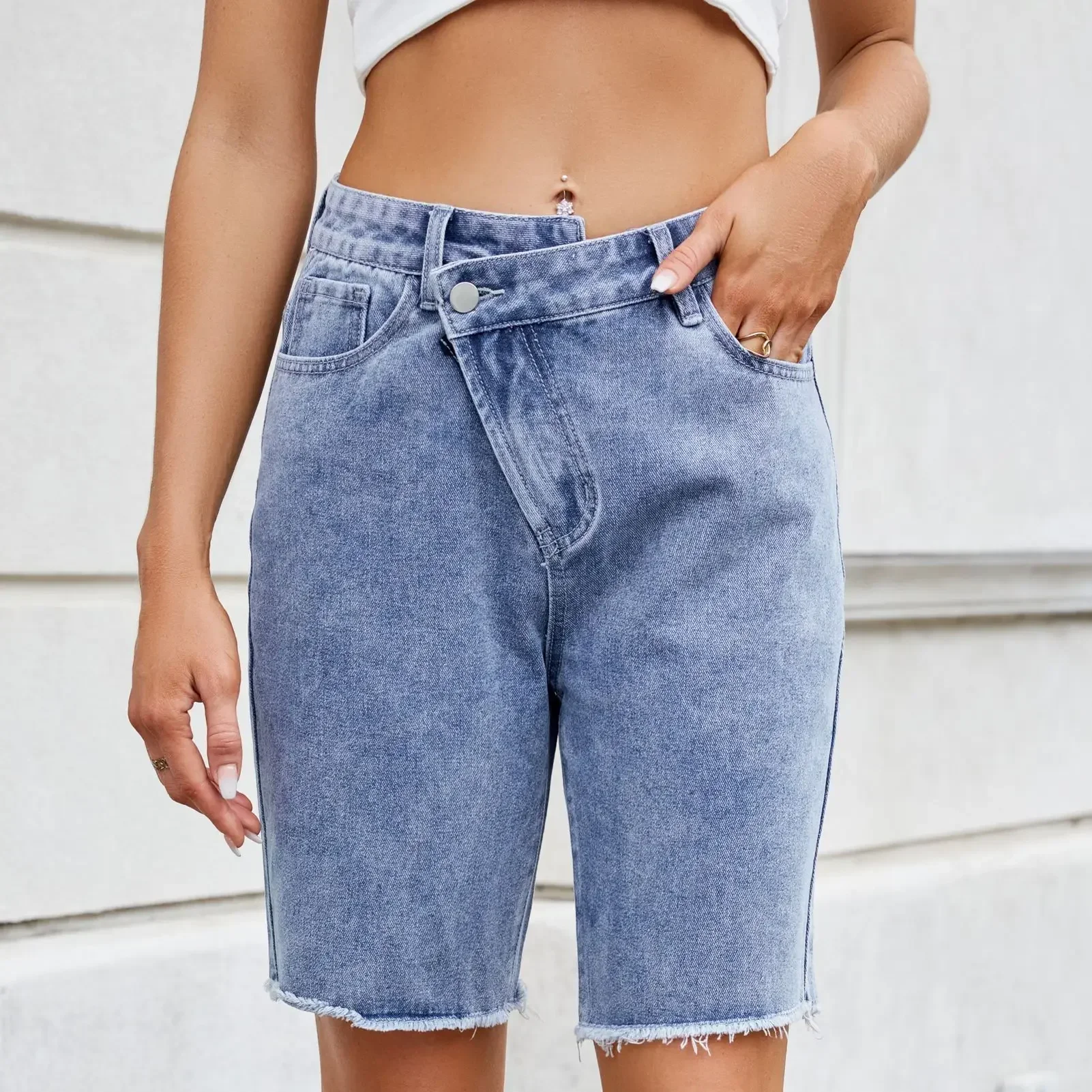 Straight Denims Women Jeans Mid Waist Pockets Washed Distressed Pants Streetwear 2025 Vintage Basics Knee Length Trousers
Straight Denims Women Jeans Mid Waist Pockets Washed Distressed Pants Streetwear 2025 Vintage Basics Knee Length Trousers