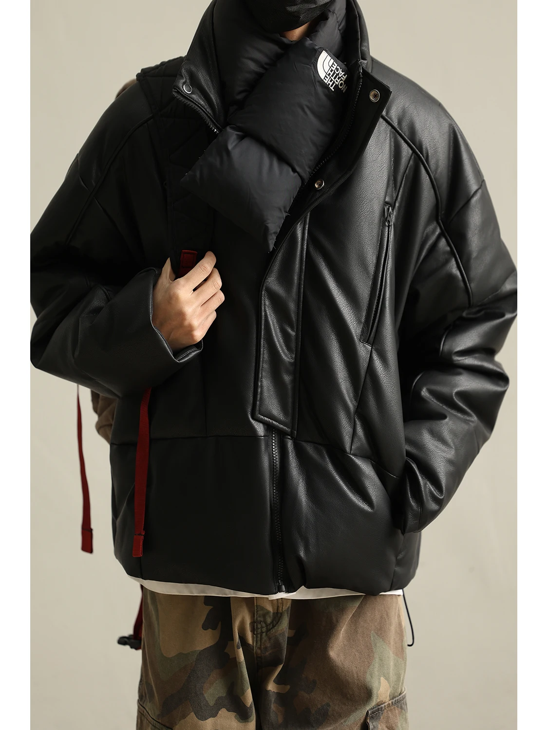 Мужская зимняя утепленная куртка LH Store в ретро-американском стиле с кожаной поверхностью, на пуху, белая, с воротником-стойкой
Мужская зимняя утепленная куртка LH Store в ретро-американском стиле с кожаной поверхностью, на пуху, белая, с воротником-стойкой