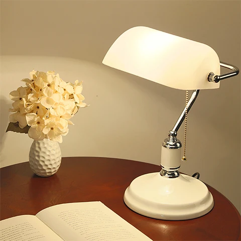 New Chinese white Chiang Kai-shek nostalgic retro desk lamp old Shanghai Republic of China Fan study desk lamp 
New Chinese white Chiang Kai-shek nostalgic retro desk lamp old Shanghai Republic of China Fan study desk lamp