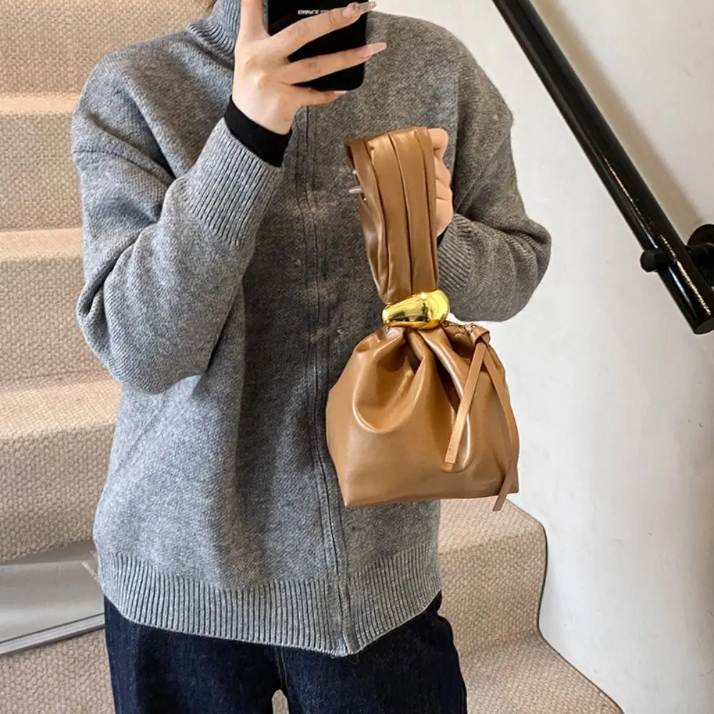 Portable Luxury PU Leather Clutch Bag Korean Style Niche Design Party Evening Bag Solid Color Elegant Handbag Daily
Portable Luxury PU Leather Clutch Bag Korean Style Niche Design Party Evening Bag Solid Color Elegant Handbag Daily