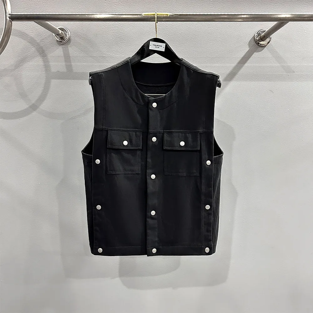 Rick Vest Men Fashion Single Breasted Owens Tank Top Dark Design Sleeveless Jacket High Street O-neck Waistcoat Punk RO Coat
Rick Vest Men Fashion Single Breasted Owens Tank Top Dark Design Sleeveless Jacket High Street O-neck Waistcoat Punk RO Coat