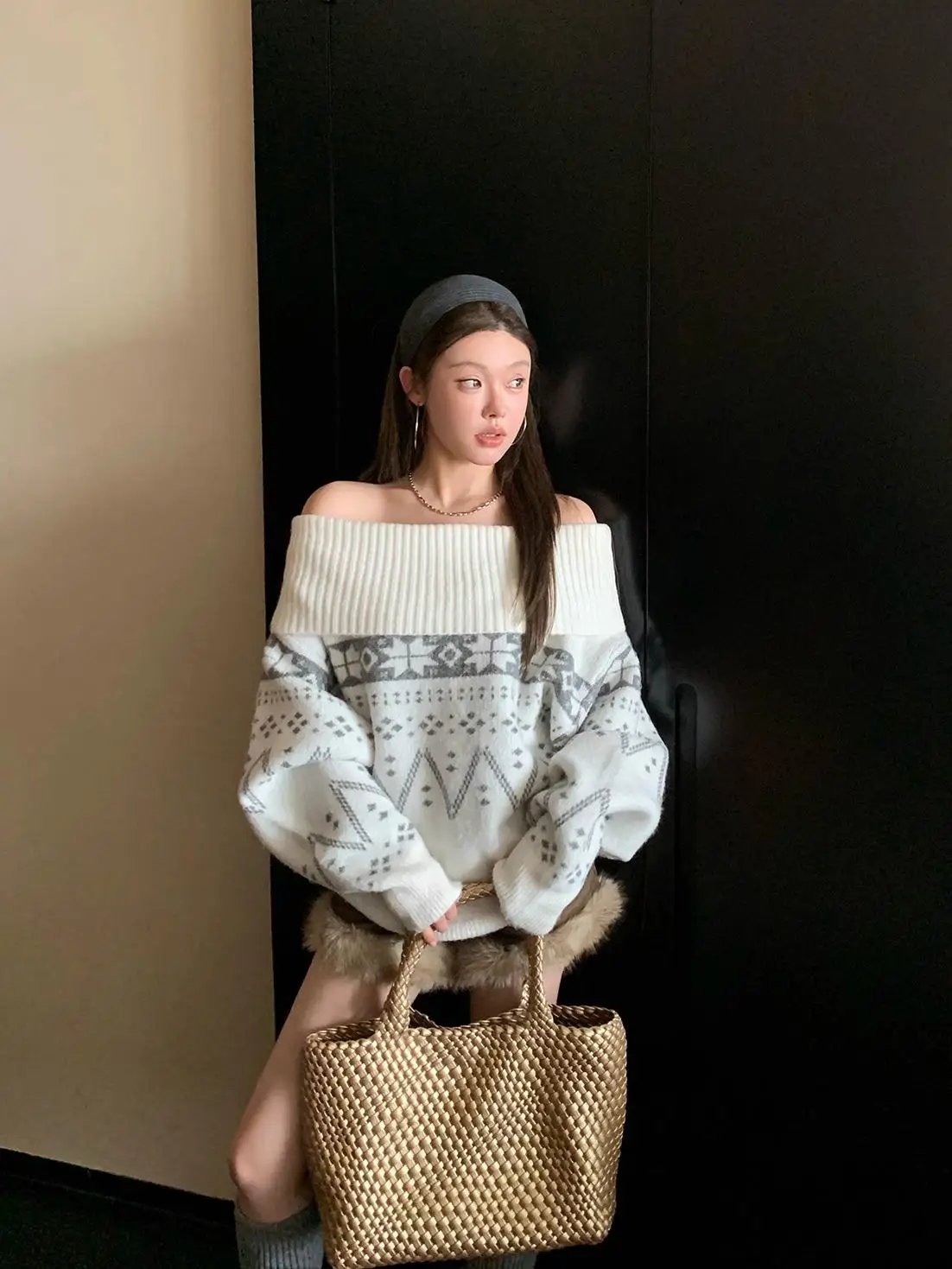 Laid-ba Feel Fair Isle One-oulder White Sweater Loose Spring 2026 Relaxing oulder Bared Knitted Top Women's Faion
Laid-ba Feel Fair Isle One-oulder White Sweater Loose Spring 2026 Relaxing oulder Bared Knitted Top Women's Faion