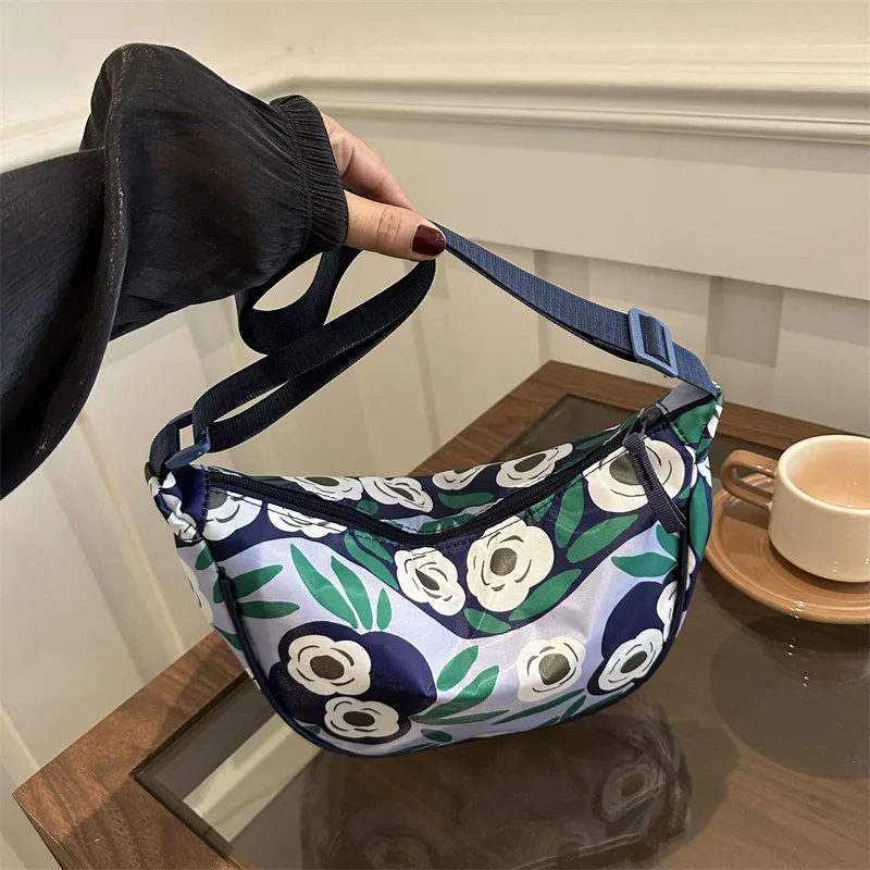 2025 Four Seasons Models Contrasting Stripe One Shoulder Under Arm Bag Fashion Commuter Dumpling Bag Women's Ins Crossbody Bag
2025 Four Seasons Models Contrasting Stripe One Shoulder Under Arm Bag Fashion Commuter Dumpling Bag Women's Ins Crossbody Bag