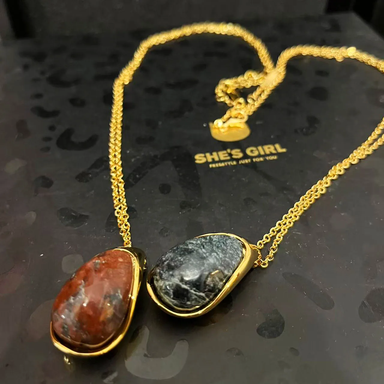 Jewelry & Accessories Classic Style High-Quality Red And Blue Marble Teardrop Necklace As A Team Gift For Women
Jewelry & Accessories Classic Style High-Quality Red And Blue Marble Teardrop Necklace As A Team Gift For Women