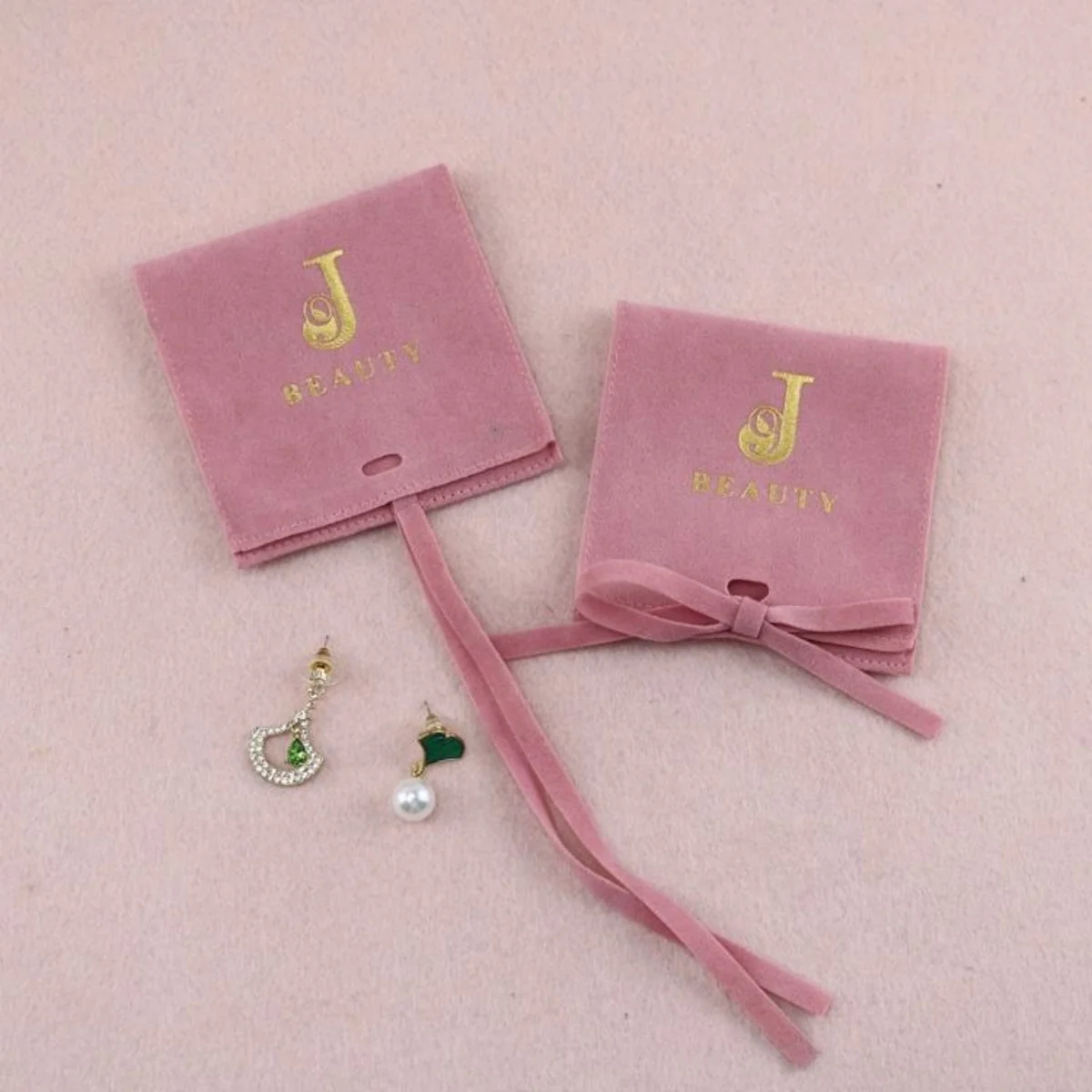 100pcs Hight Quality Custom Logo Microfiber Drawstring Packaging Bag Earring Bracelet Jewelry Storage Bag Wedding Gift Organizer
100pcs Hight Quality Custom Logo Microfiber Drawstring Packaging Bag Earring Bracelet Jewelry Storage Bag Wedding Gift Organizer