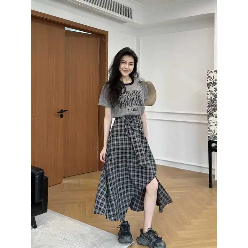 Весенне-летний новый вязаный топ с короткими рукавами + утягивающая клетчатая юбка нестандартной формы, брюки, модный комплект из двух предметов
Весенне-летний новый вязаный топ с короткими рукавами + утягивающая клетчатая юбка нестандартной формы, брюки, модный комплект из двух предметов