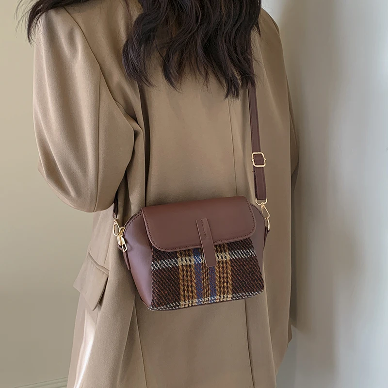 Retro Crossbody Bag Female PU and Woolen Cloth Design Trend Fashion Shoulder Bag Mini Square Female Messenger Shoulder Bag
Retro Crossbody Bag Female PU and Woolen Cloth Design Trend Fashion Shoulder Bag Mini Square Female Messenger Shoulder Bag