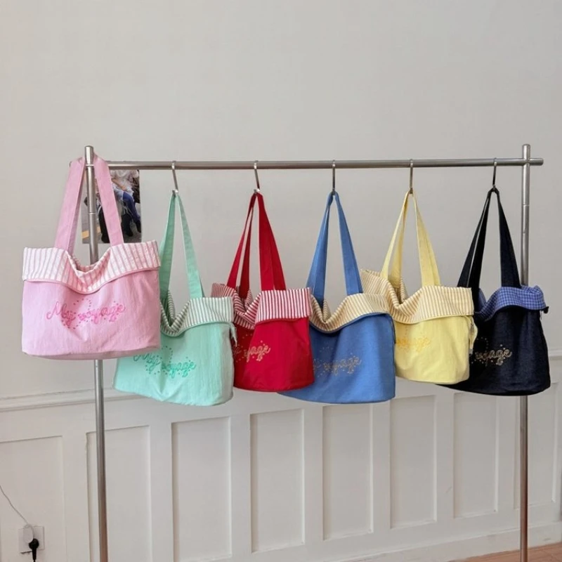 New Women's Shoulder Bag Fashionable, High-quality, Dirt Resistant Women's Handbag Casual Versatile Large Capacity Shopping Bag
New Women's Shoulder Bag Fashionable, High-quality, Dirt Resistant Women's Handbag Casual Versatile Large Capacity Shopping Bag