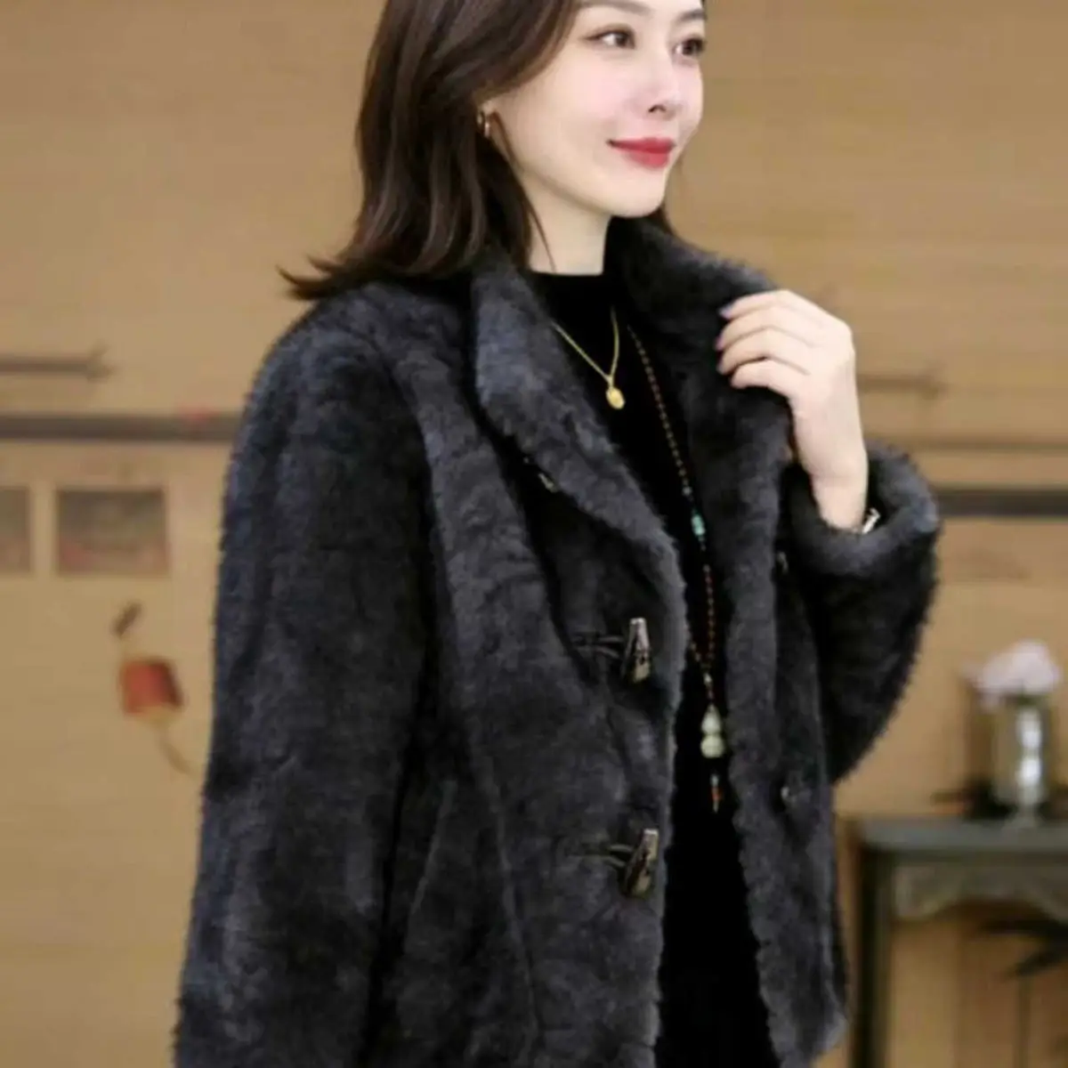 Short Stand-Up Collar Horn Buckle Jacket Shows Thin Temperament Autumn And Winter Fashion Splicing Light Luxury Wool Coat Coffee
Short Stand-Up Collar Horn Buckle Jacket Shows Thin Temperament Autumn And Winter Fashion Splicing Light Luxury Wool Coat Coffee