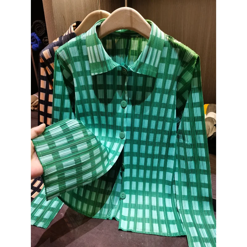 Плиссированная рубашка Miyake 2026 Весна-Лето, женская клетчатая блузка свободного кроя, универсальная повседневная модель с длинным рукавом на пуговицах
Плиссированная рубашка Miyake 2026 Весна-Лето, женская клетчатая блузка свободного кроя, универсальная повседневная модель с длинным рукавом на пуговицах