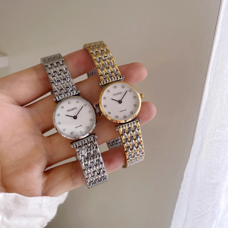 Waterproof 2025 quartz watch birthday gift quality classic trend women's watch elegant and simple
Waterproof 2025 quartz watch birthday gift quality classic trend women's watch elegant and simple