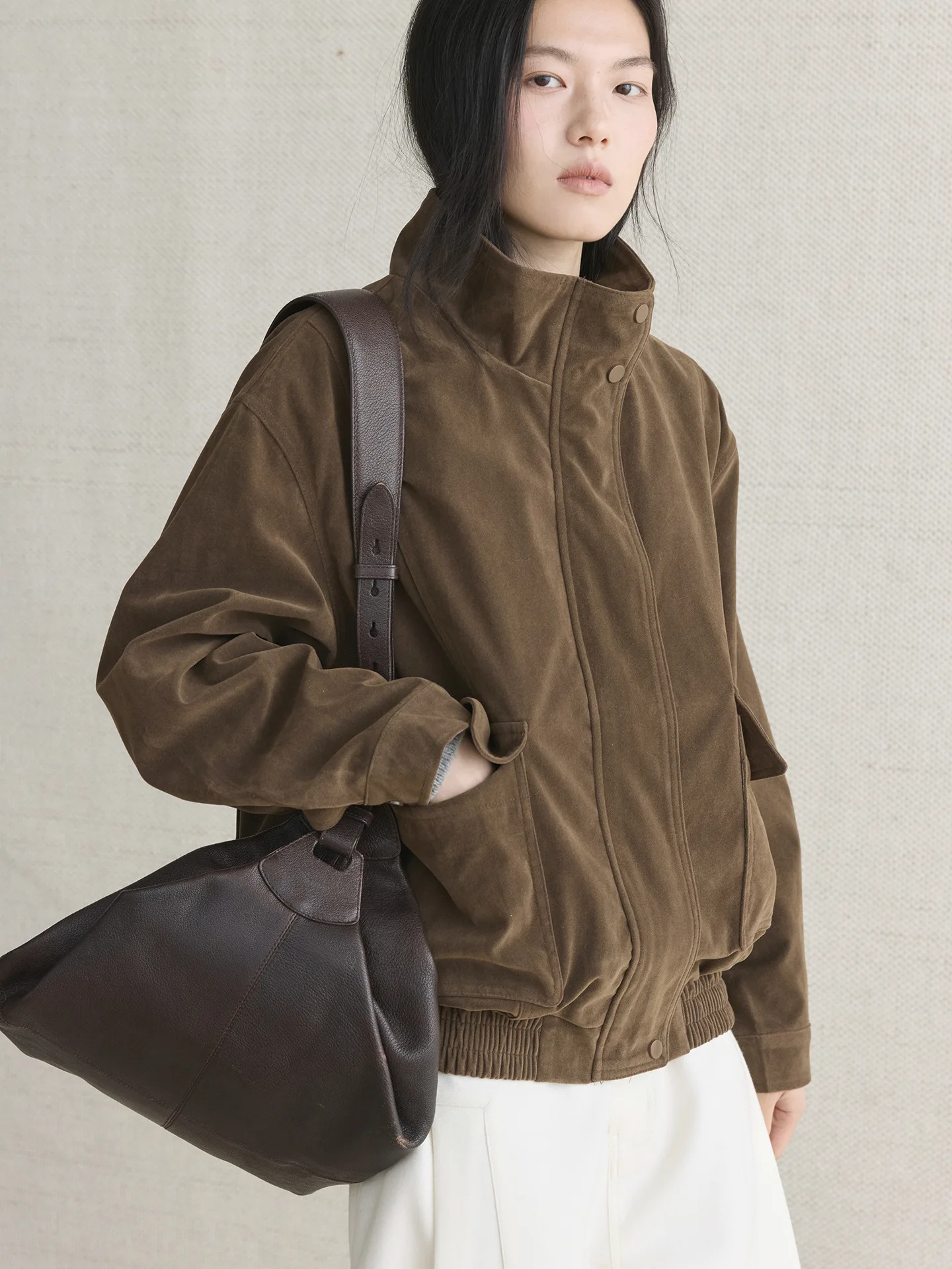 Winter new Korean retro fashionable zipper stand up collar hem elastic jacket loose silhouette jacket for women
Winter new Korean retro fashionable zipper stand up collar hem elastic jacket loose silhouette jacket for women