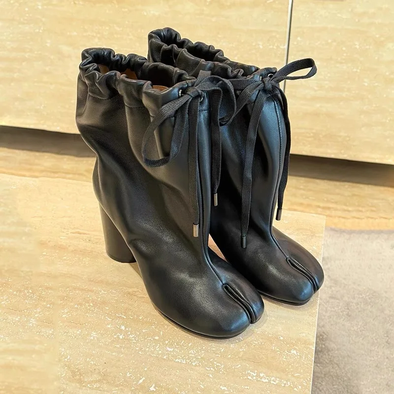 2026 Luxury Designer Split Toe Shoes Women Autumn Winter Genuine Leather Ankle Boots for Women Brand Lace-up Chunky Heels Boots
2026 Luxury Designer Split Toe Shoes Women Autumn Winter Genuine Leather Ankle Boots for Women Brand Lace-up Chunky Heels Boots