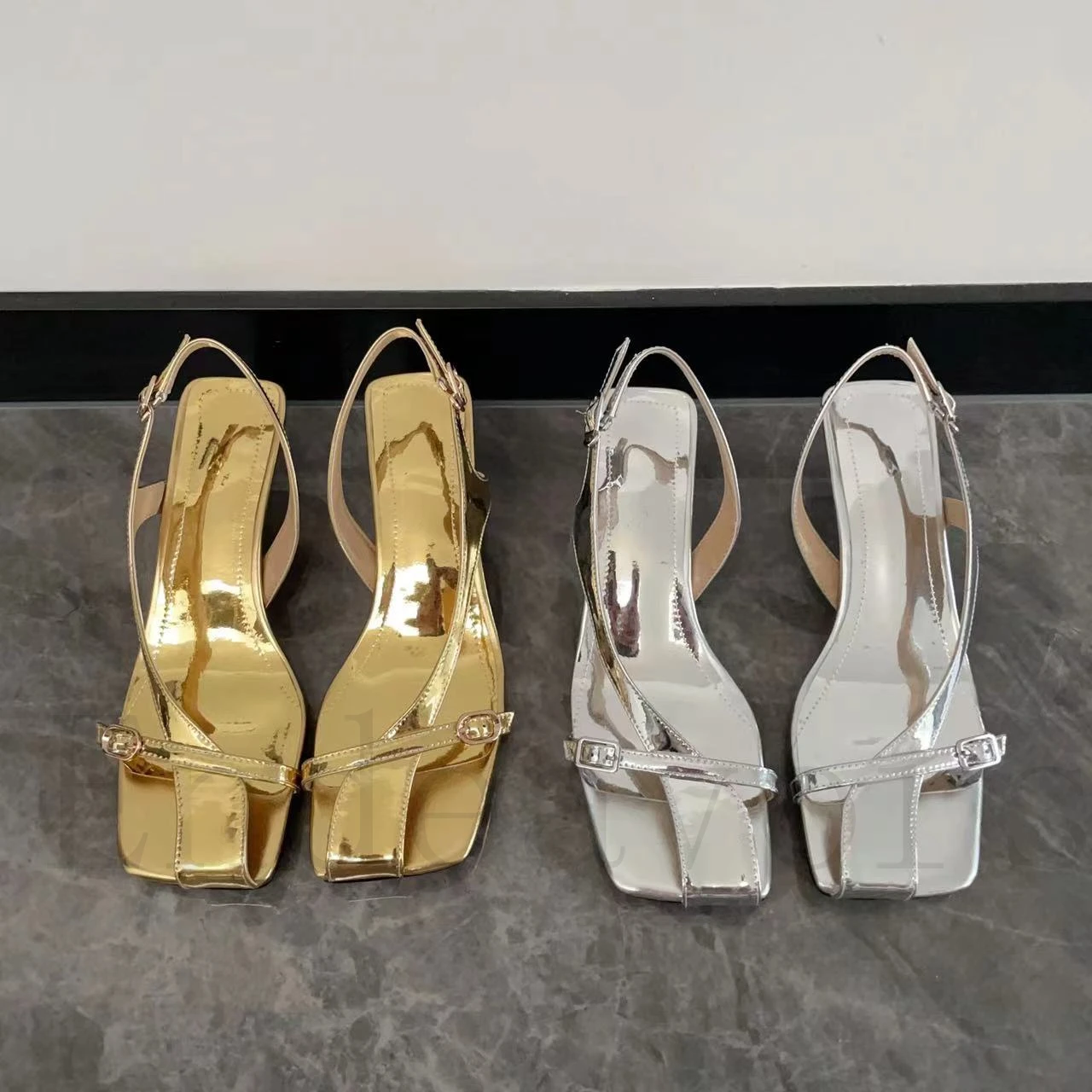 Square Toe Design Personalized Open Toe Side Low Heel Thick Heel Fashionable Large Size Fashion Show Occasion Women's Sandals
Square Toe Design Personalized Open Toe Side Low Heel Thick Heel Fashionable Large Size Fashion Show Occasion Women's Sandals