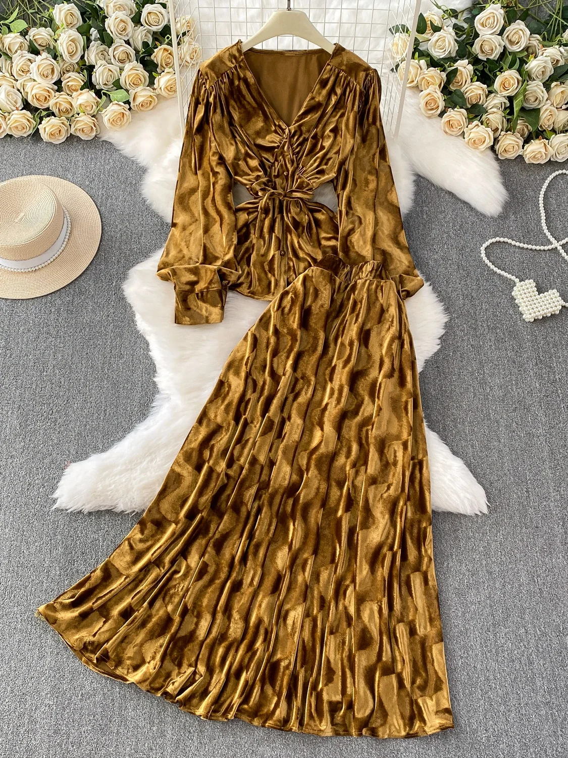 Faionable Velvet Print Long Sve V-Ne Top High Waist A-Line Skirt Set Women's Retro Sle Slimming Winter Outfit
Faionable Velvet Print Long Sve V-Ne Top High Waist A-Line Skirt Set Women's Retro Sle Slimming Winter Outfit