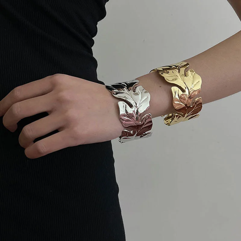 XIALUOKE Geometric Hollow Out Metal Leaf Bracelet Opening Female Adjustable European American Style Bangles Party Jewelry Gifts
XIALUOKE Geometric Hollow Out Metal Leaf Bracelet Opening Female Adjustable European American Style Bangles Party Jewelry Gifts