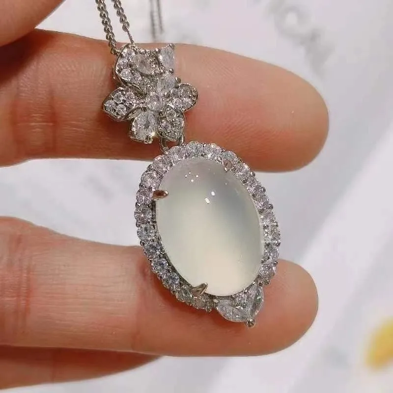 Natural Ice Glass Chalcedony Pigeon Egg Pendant High Ice Jadeite Jade Jewelry
Natural Ice Glass Chalcedony Pigeon Egg Pendant High Ice Jadeite Jade Jewelry