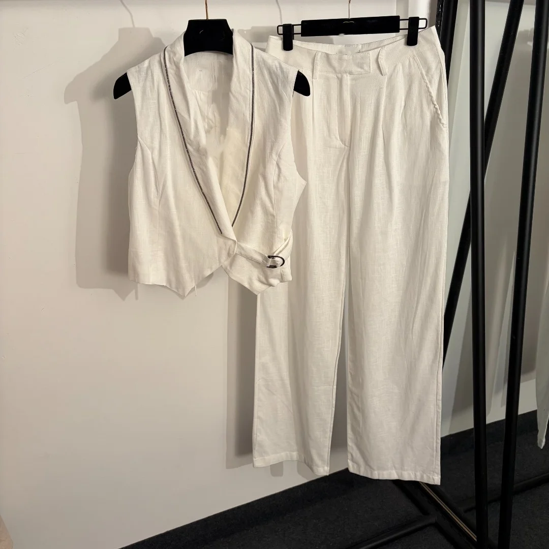 26-piece linen set, with pearl chain decoration on the jacket and shirt, plus high-waisted straight-leg pants set
26-piece linen set, with pearl chain decoration on the jacket and shirt, plus high-waisted straight-leg pants set