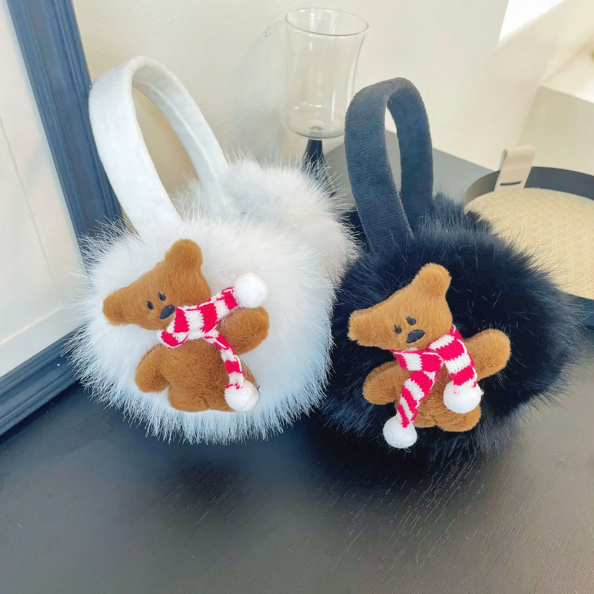 2025 New Bear Earmuffs Beautiful Plush Cartoon Bear Earmuffs Woman Girl Winter Warm Clothing Accessories
2025 New Bear Earmuffs Beautiful Plush Cartoon Bear Earmuffs Woman Girl Winter Warm Clothing Accessories