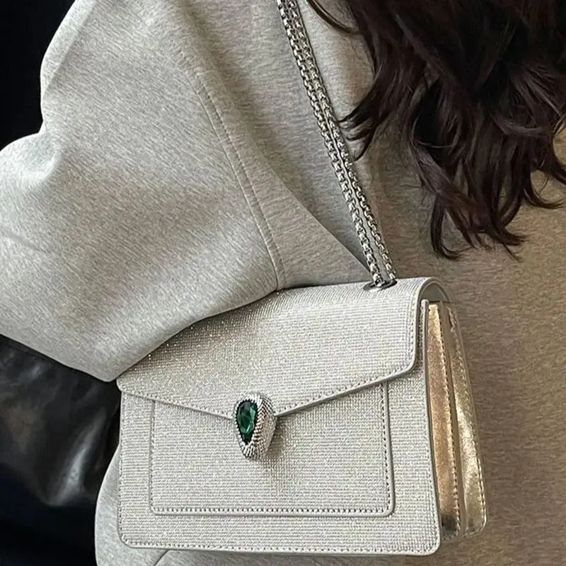 High End Fashion Versatile Shoulder Bag Rhinestone Metal Chain Crossbody Bag Texture Shiny Women's Armpit Bag 2025 Summer New
High End Fashion Versatile Shoulder Bag Rhinestone Metal Chain Crossbody Bag Texture Shiny Women's Armpit Bag 2025 Summer New