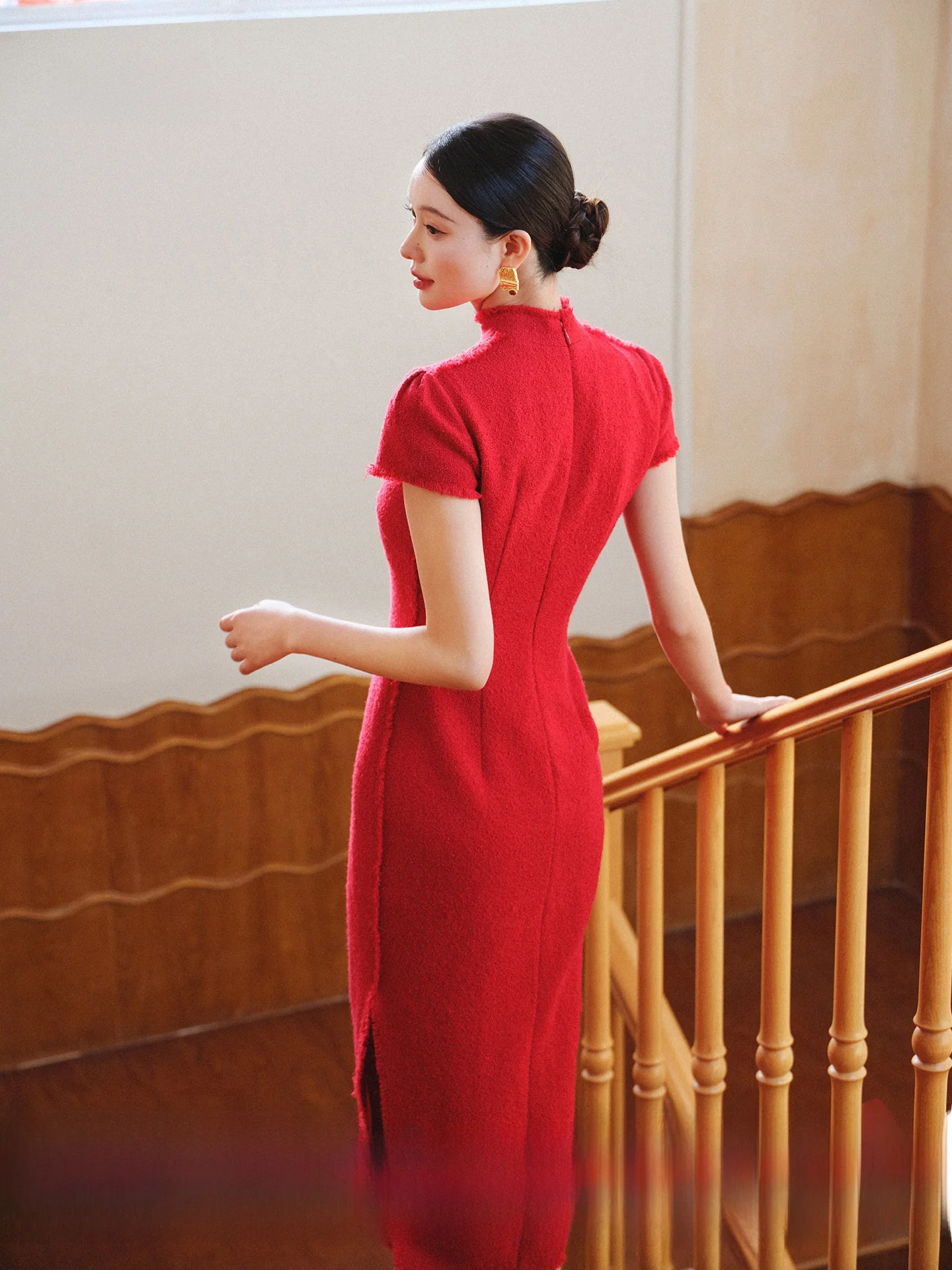 Новое китайское свадебное платье Qipao из шерстяной смеси с высоким разрезом, осенне-зимнее, с коротким рукавом, для невест
Новое китайское свадебное платье Qipao из шерстяной смеси с высоким разрезом, осенне-зимнее, с коротким рукавом, для невест