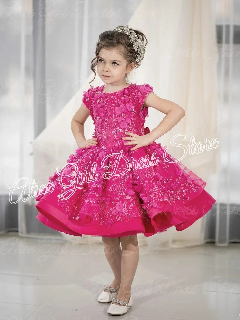 Customized Fuchsia Flower Girl Dress for Wedding Floral Sequins Knee Length Girl Birthday Gowns with Bow First Communion Gown
Customized Fuchsia Flower Girl Dress for Wedding Floral Sequins Knee Length Girl Birthday Gowns with Bow First Communion Gown
