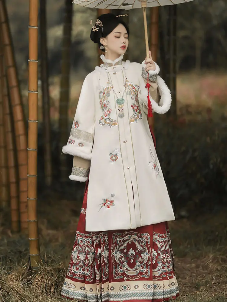 New Ming Dynasty Hanfu Women's Autumn and Winter Round Neck Coat, Winter Warm Standing Collar, New Year's Battle Suit, Double
New Ming Dynasty Hanfu Women's Autumn and Winter Round Neck Coat, Winter Warm Standing Collar, New Year's Battle Suit, Double