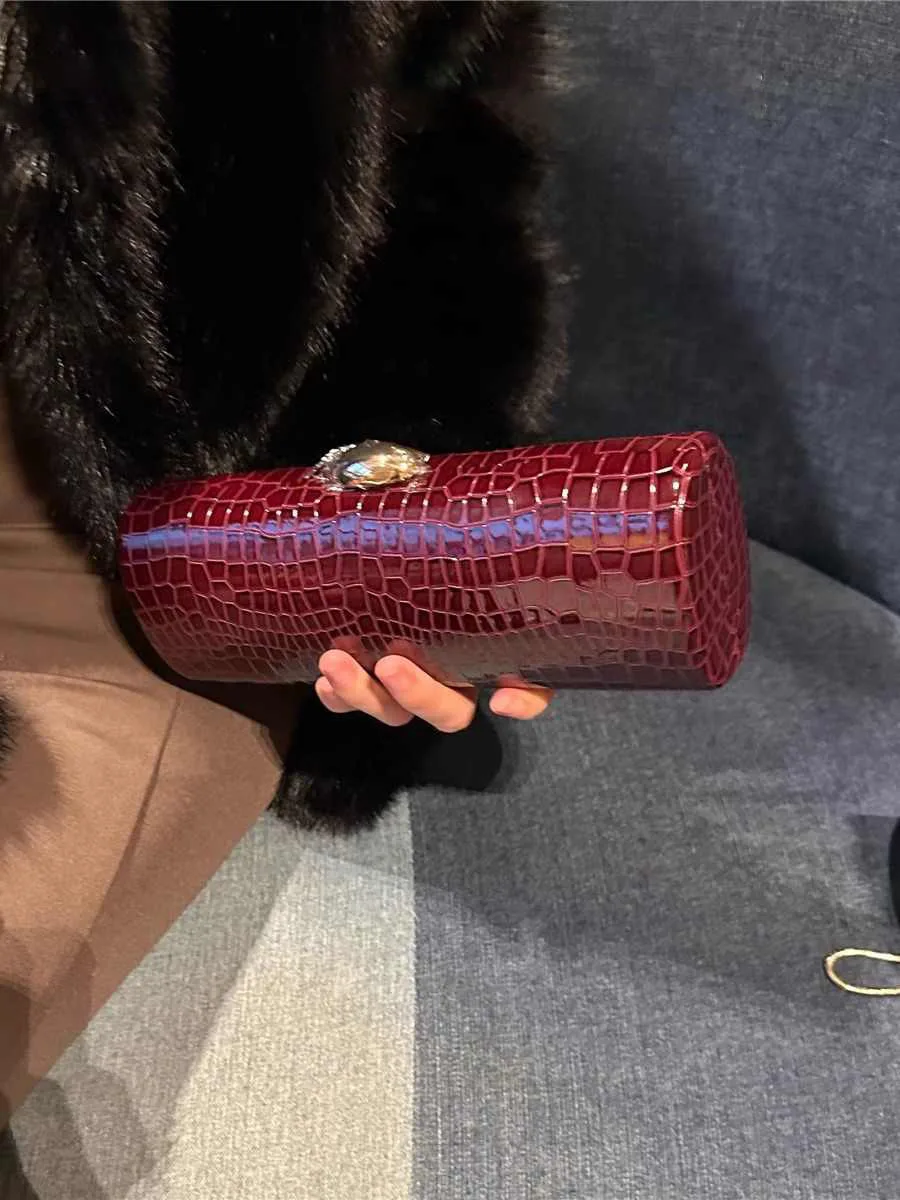 Party PU Box Handbags Fashion Simple Women's Banquet Bags Retro Elegant Buckle Female Hard Chain Cross Body Bags 
Party PU Box Handbags Fashion Simple Women's Banquet Bags Retro Elegant Buckle Female Hard Chain Cross Body Bags