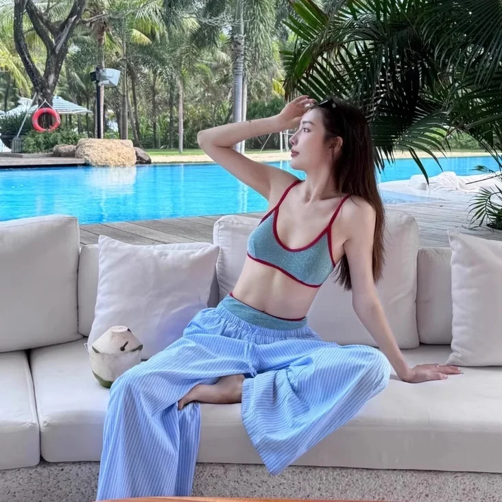 Ретро-купальник с высокой талией, утягивающий, с эффектом коррекции фигуры, женский раздельный купальник на бретелях, идеально подходит для пляжного отдыха
Ретро-купальник с высокой талией, утягивающий, с эффектом коррекции фигуры, женский раздельный купальник на бретелях, идеально подходит для пляжного отдыха