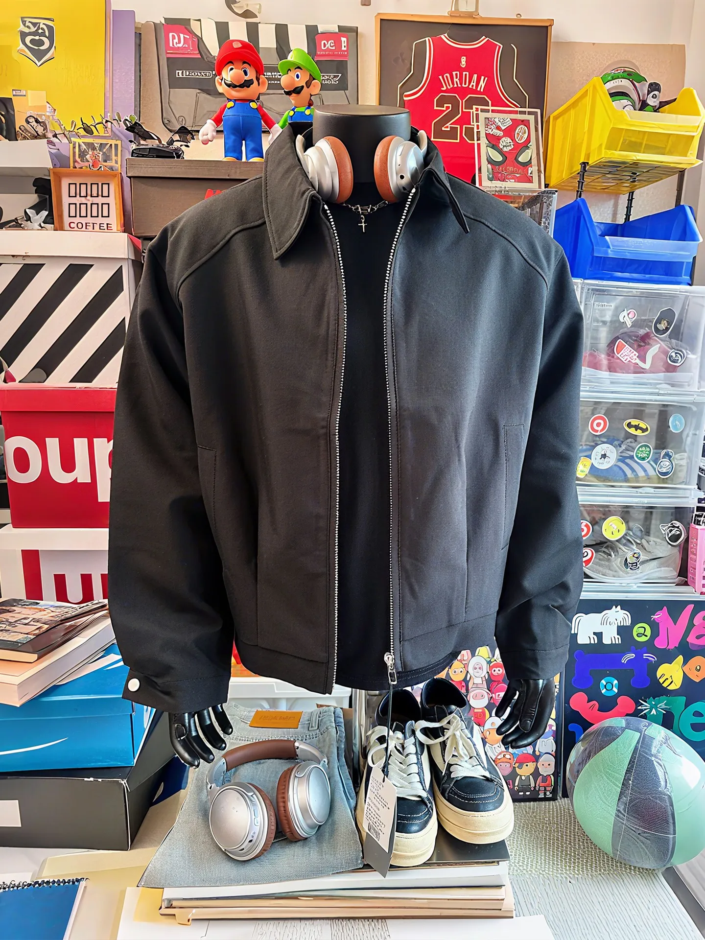 Мужская утепленная куртка Bla ort Padded Shoulder в американском стиле, осенняя, свободного кроя, в бейсбольном стиле, стильная и удобная, куртка-костюм.
Мужская утепленная куртка Bla ort Padded Shoulder в американском стиле, осенняя, свободного кроя, в бейсбольном стиле, стильная и удобная, куртка-костюм.