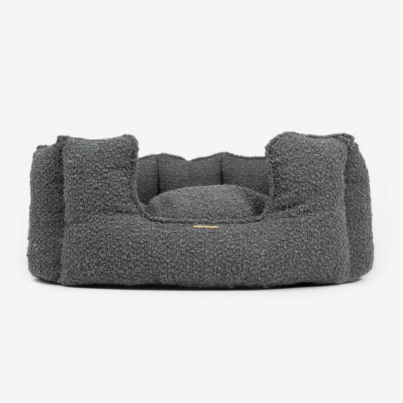The kennel keeps warm in winter, and the cat kennel can be washed in all seasons
The kennel keeps warm in winter, and the cat kennel can be washed in all seasons