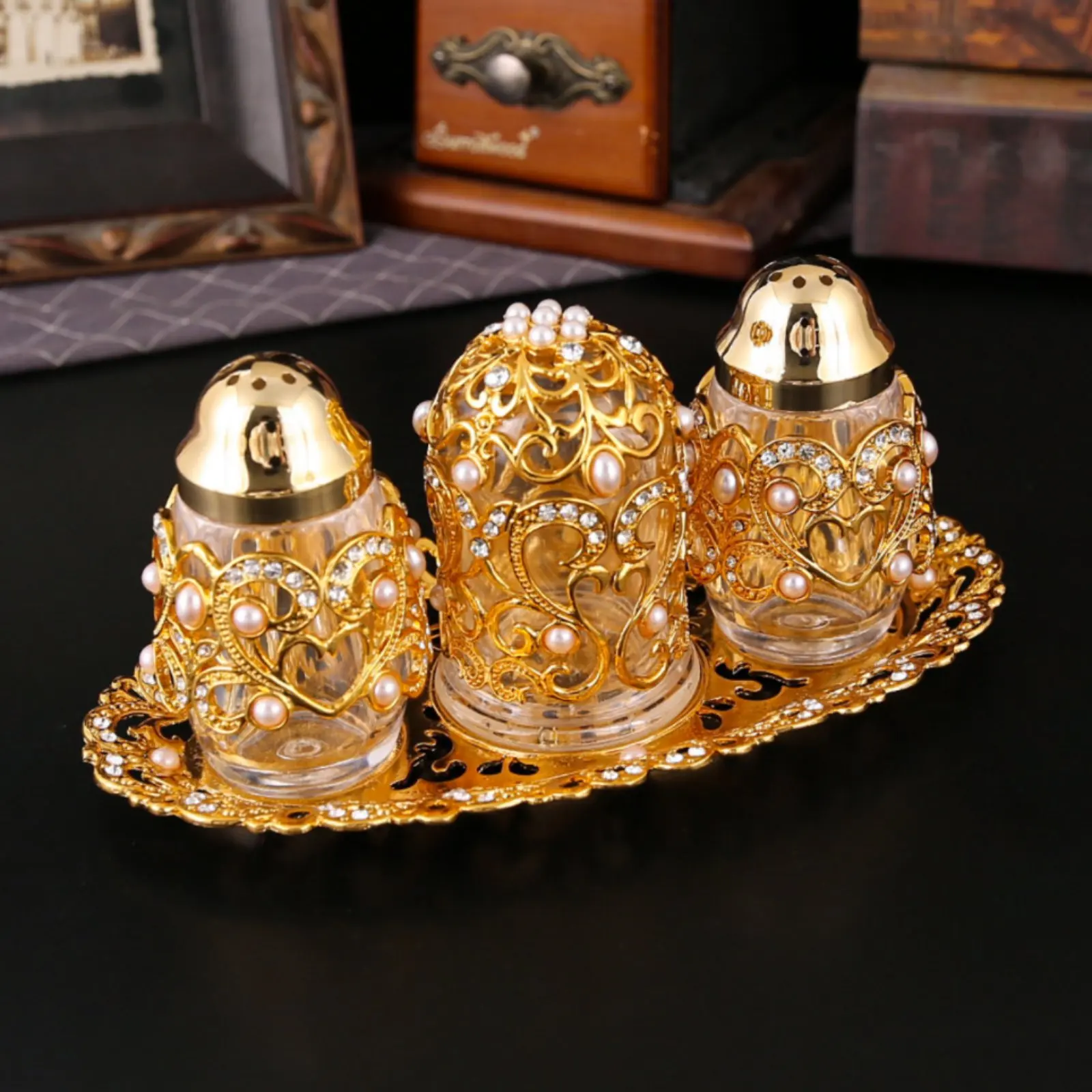 3 Pieces Filigree Condiment Set Heart Accent Glass Condiment Jars Easy to Clean Dust Protection
3 Pieces Filigree Condiment Set Heart Accent Glass Condiment Jars Easy to Clean Dust Protection