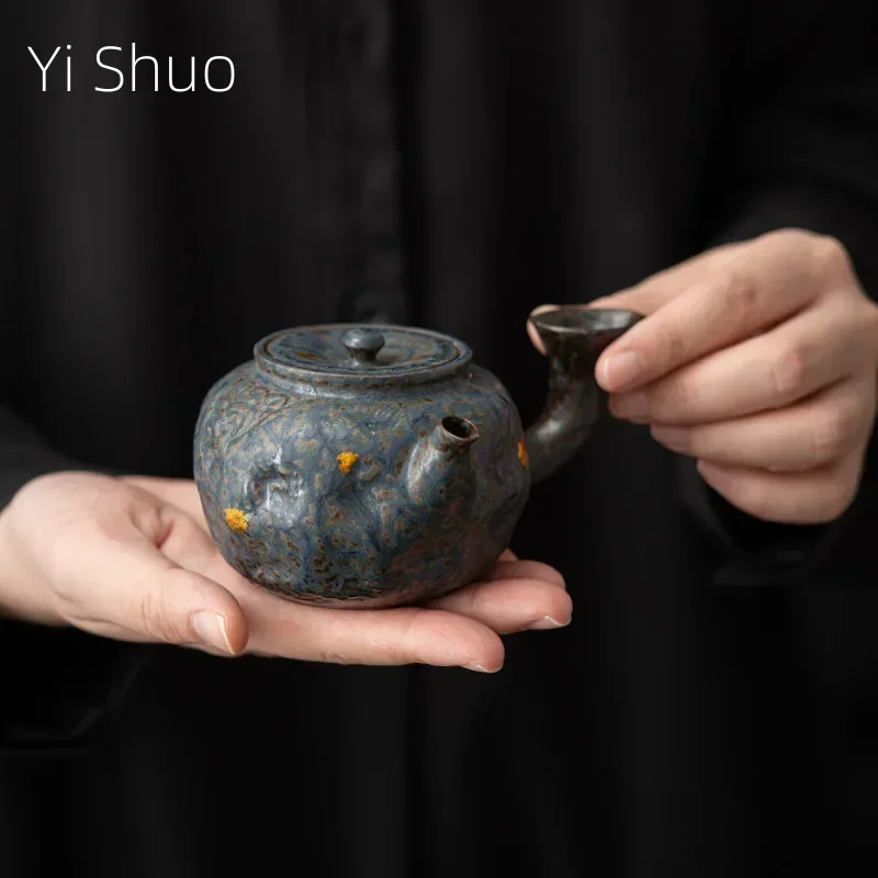 Пустой чайник Zhai с изогнутой луной и боковой ручкой, японский стиль, бронзовая глазурь, чайная посуда из старого камня, одинарный чайник, чайник
Пустой чайник Zhai с изогнутой луной и боковой ручкой, японский стиль, бронзовая глазурь, чайная посуда из старого камня, одинарный чайник, чайник