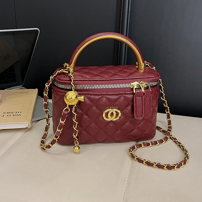 Модная женская сумка-мессенджер из натуральной кожи от люксового бренда, вдохновленная известным дизайнером, популярный выбор
Модная женская сумка-мессенджер из натуральной кожи от люксового бренда, вдохновленная известным дизайнером, популярный выбор