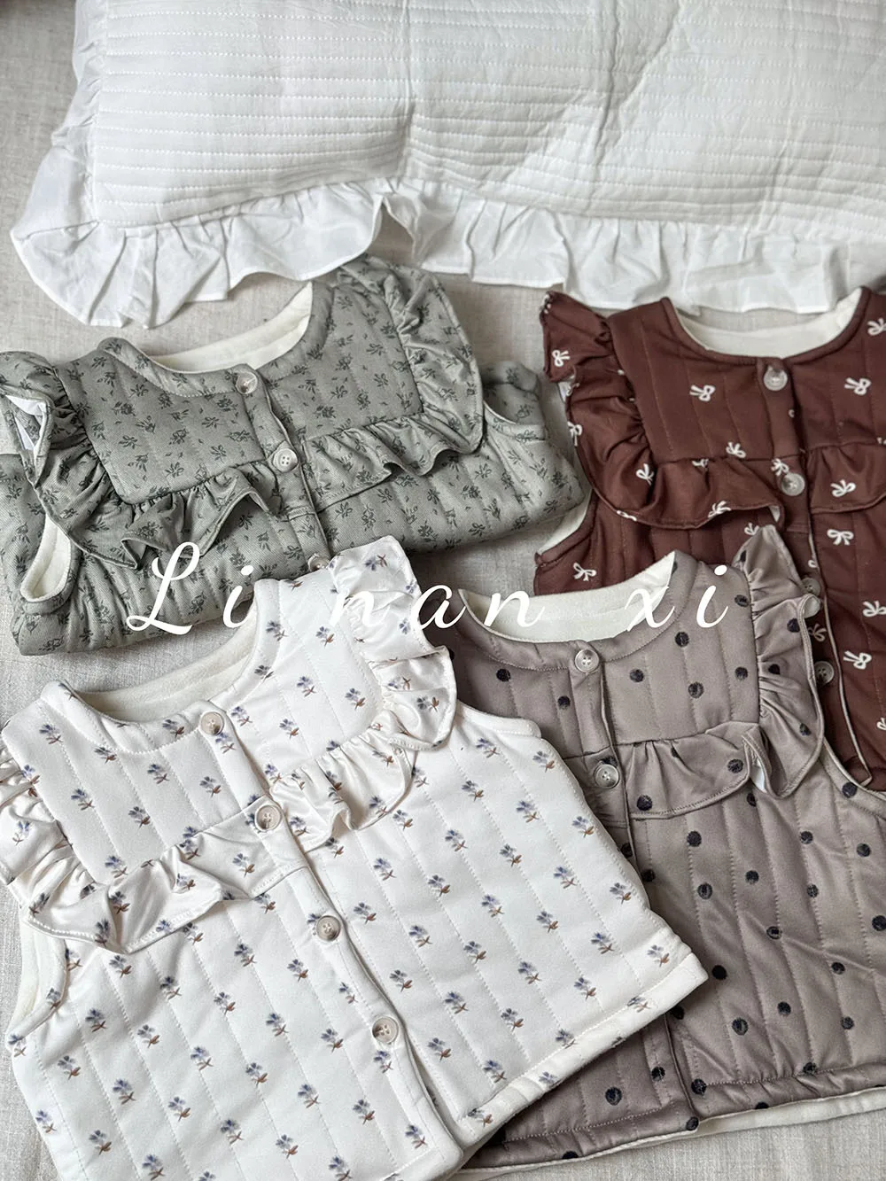 2024 Winter New Children Sleeveless Warm Vest Plus Velvet Thick Girls Cute Bow Print Vest Coat Kids Warm Lace Padded Jacket
2024 Winter New Children Sleeveless Warm Vest Plus Velvet Thick Girls Cute Bow Print Vest Coat Kids Warm Lace Padded Jacket
